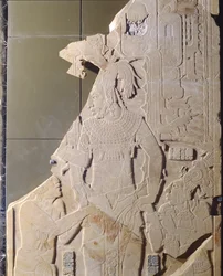 Painel, descrevendo, um, dignitary, ficar, e, dois, machos, ajoelhando, de, templo, XIX, palenque, chiapas, méxico, clássicas, período, estuque, detalhe, de, 238274